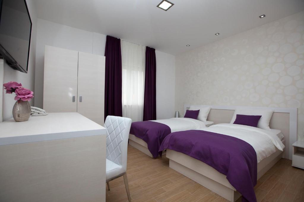 Postel nebo postele na pokoji v ubytování Rooms Ino