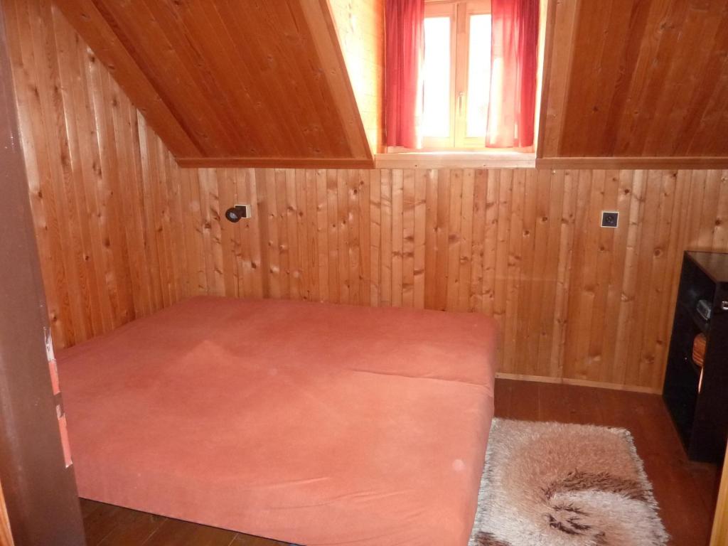 Postel nebo postele na pokoji v ubytování Roubenka u vleku