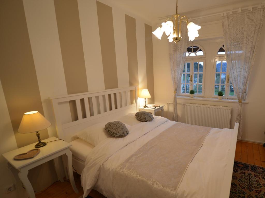 Postel nebo postele na pokoji v ubytování Villa Elasan