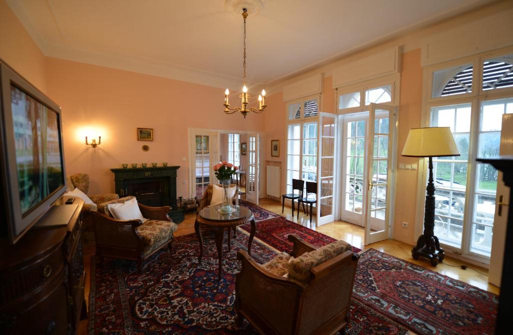 Posezení v ubytování Villa Elasan
