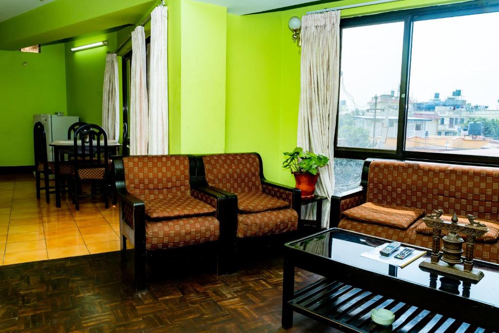 KBB Hotel and Apartments Hosted by Hostmandu的休息区