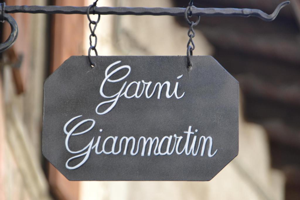 Een certificaat, prijs of ander document dat getoond wordt bij Garni Gianmartin