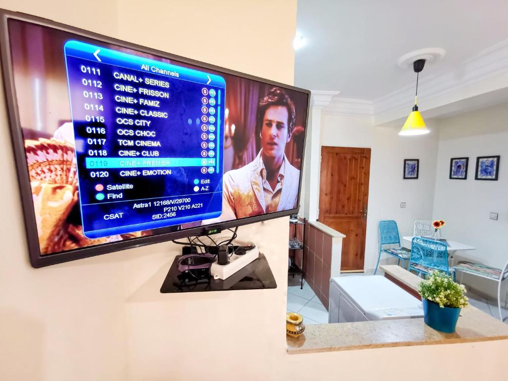 TV a/nebo společenská místnost v ubytování Reta-Inn Martil Beach