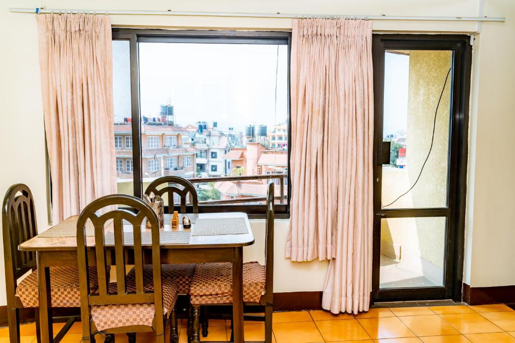 KBB Hotel and Apartments Hosted by Hostmandu的阳台或露台