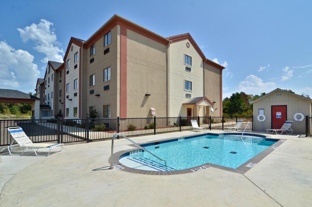 a swimming pool in front of a building at HiWay Inn Express of Broken Bow in Broken Bow