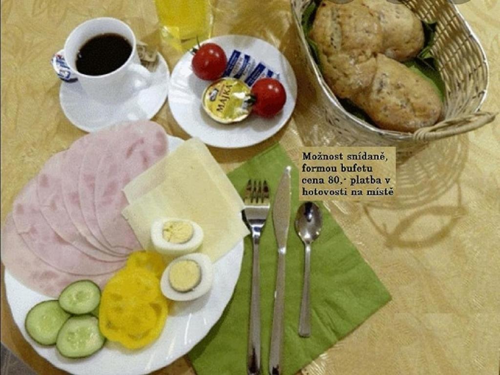 Jedzenie w pensjonacie lub w pobliżu