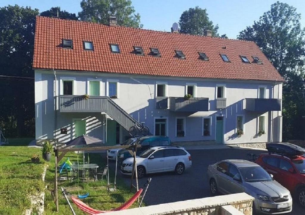 Budynek, w którym mieści się pensjonat