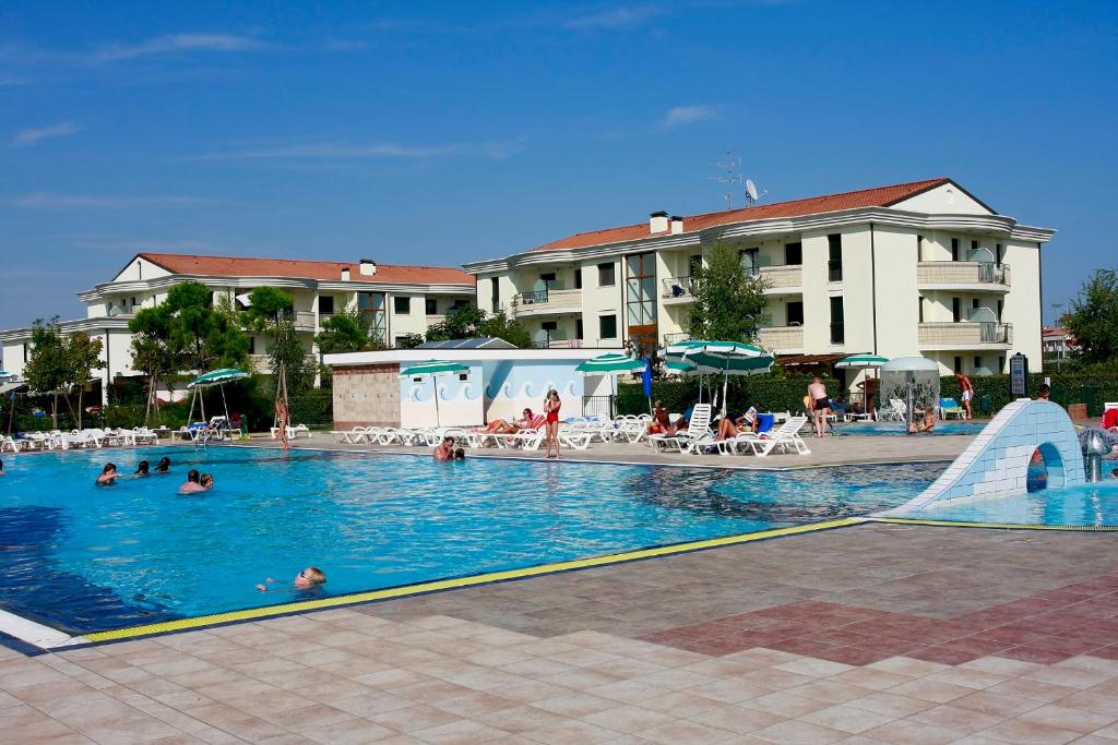 Bazén v ubytování TIGLI Lido Altanea nebo v jeho okolí