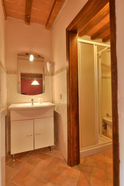 A bathroom at Agriturismo I Poggilunghi