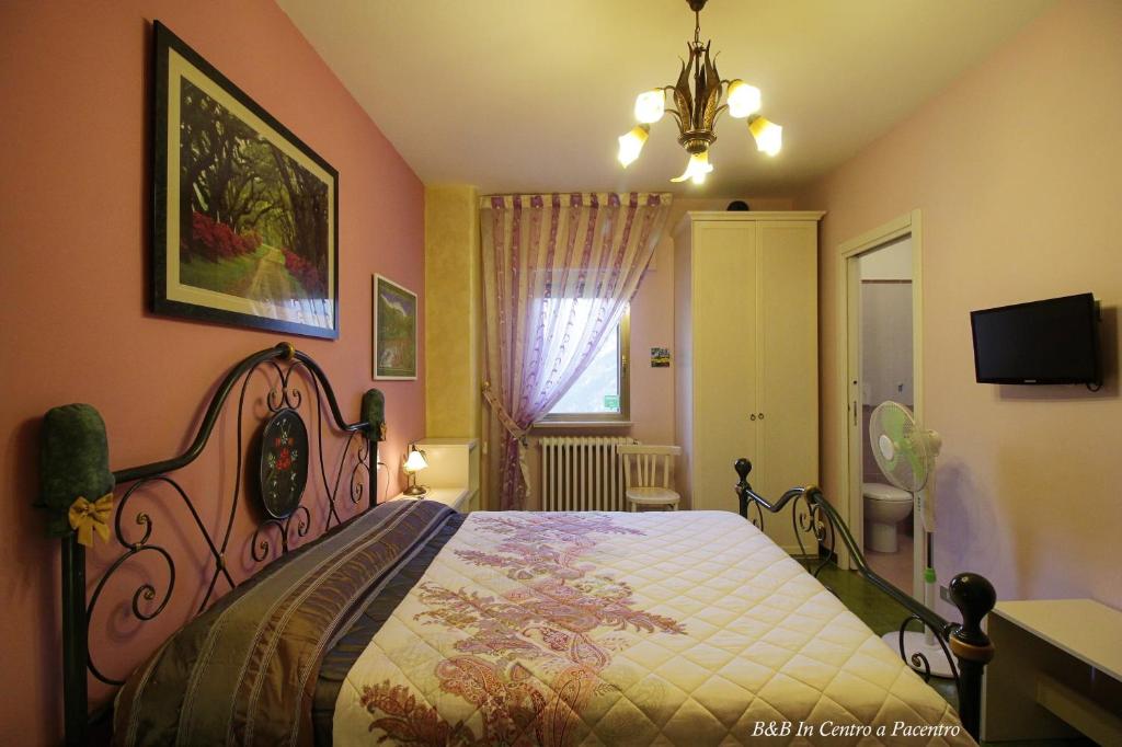TV a/nebo společenská místnost v ubytování B&B In Centro a Pacentro
