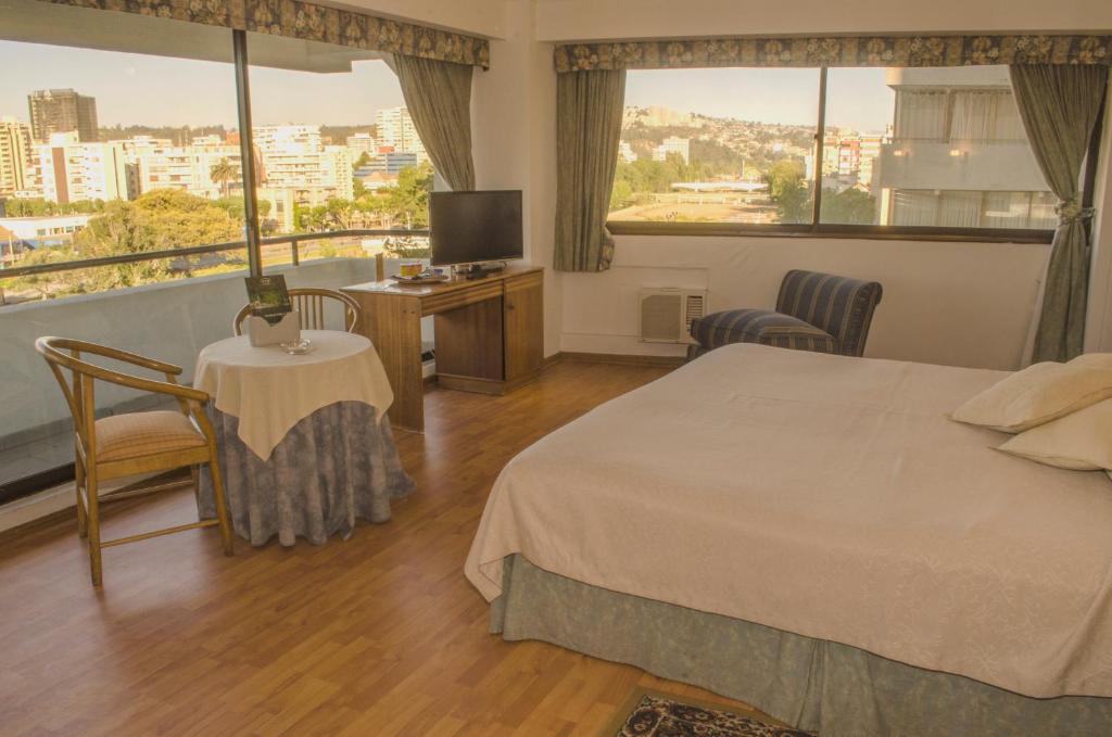 Postel nebo postele na pokoji v ubytování Gala Hotel