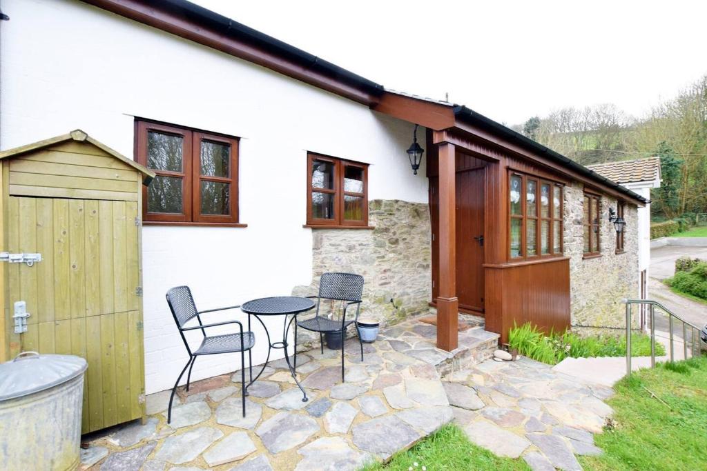 1 Bed Cottage 0 5 miles to the Beach in Devon