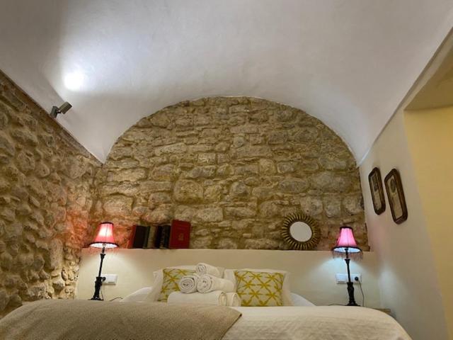 A bed or beds in a room at Casa Arco de la Pastora
