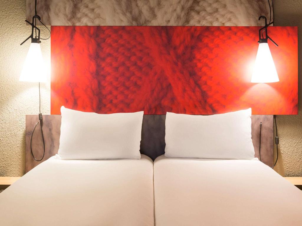 Postel nebo postele na pokoji v ubytování ibis Liège Centre Opéra