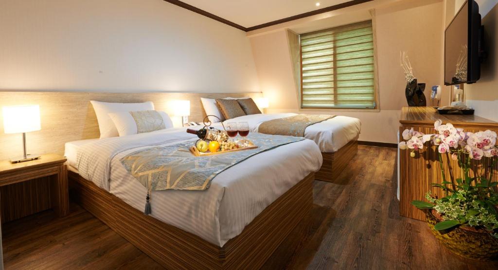 Кровать или кровати в номере Hotel Four Seasons