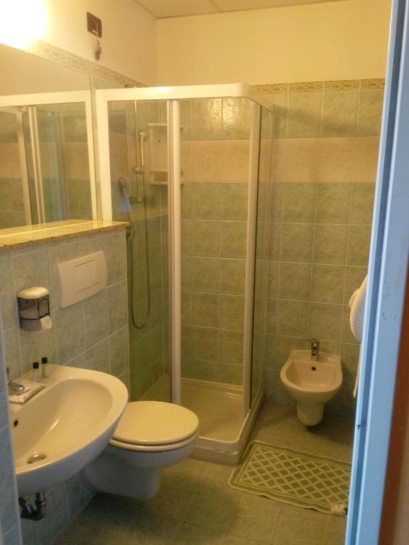 Koupelna v ubytování Hotel Azalea