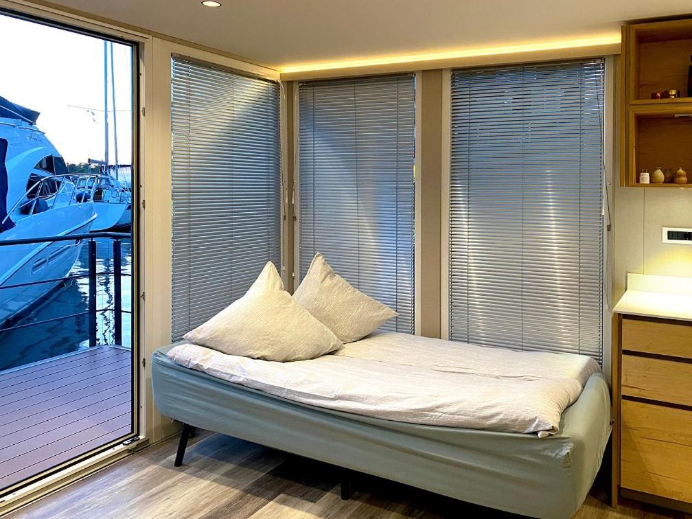 a room with a bed with pillows on a balcony at MarinaVilla in Nykøbing Falster