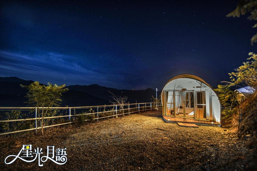 Příroda nedaleko luxury tent
