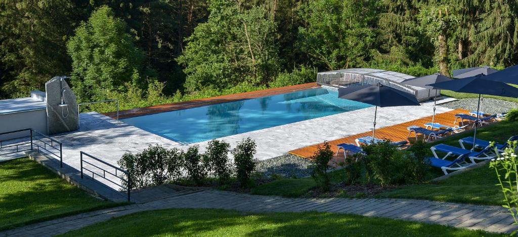 The swimming pool at or close to Landidyll-Hotel Nudelbacher