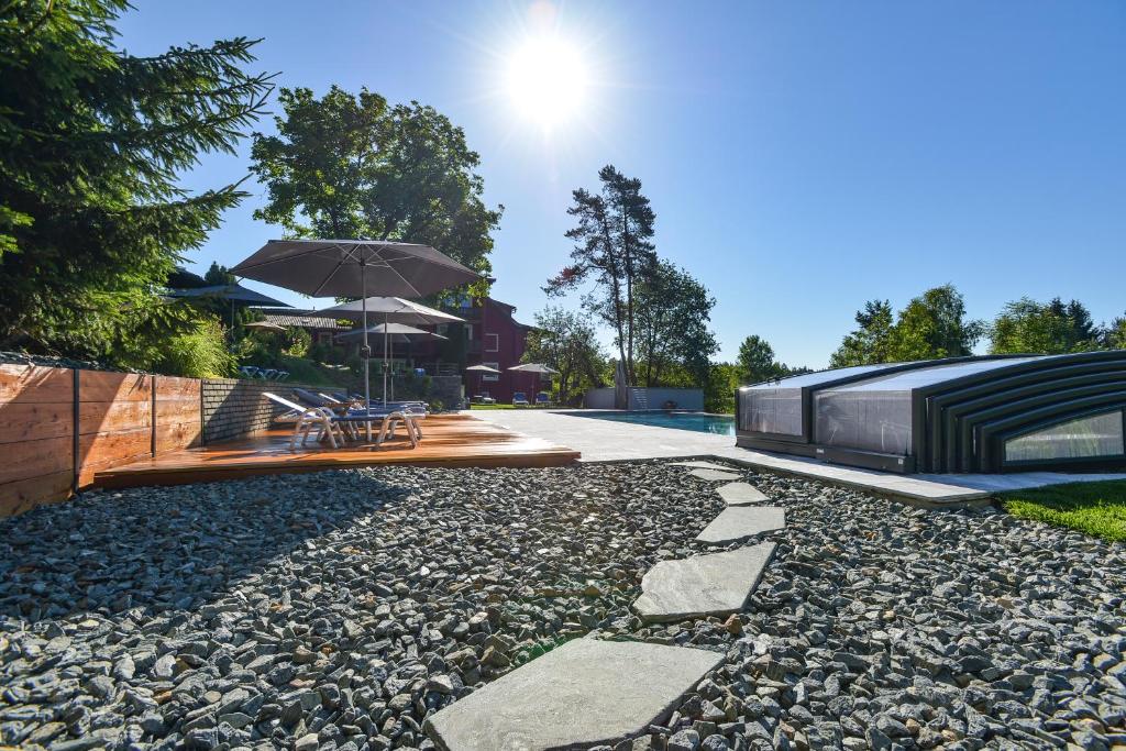 The swimming pool at or close to Landidyll-Hotel Nudelbacher