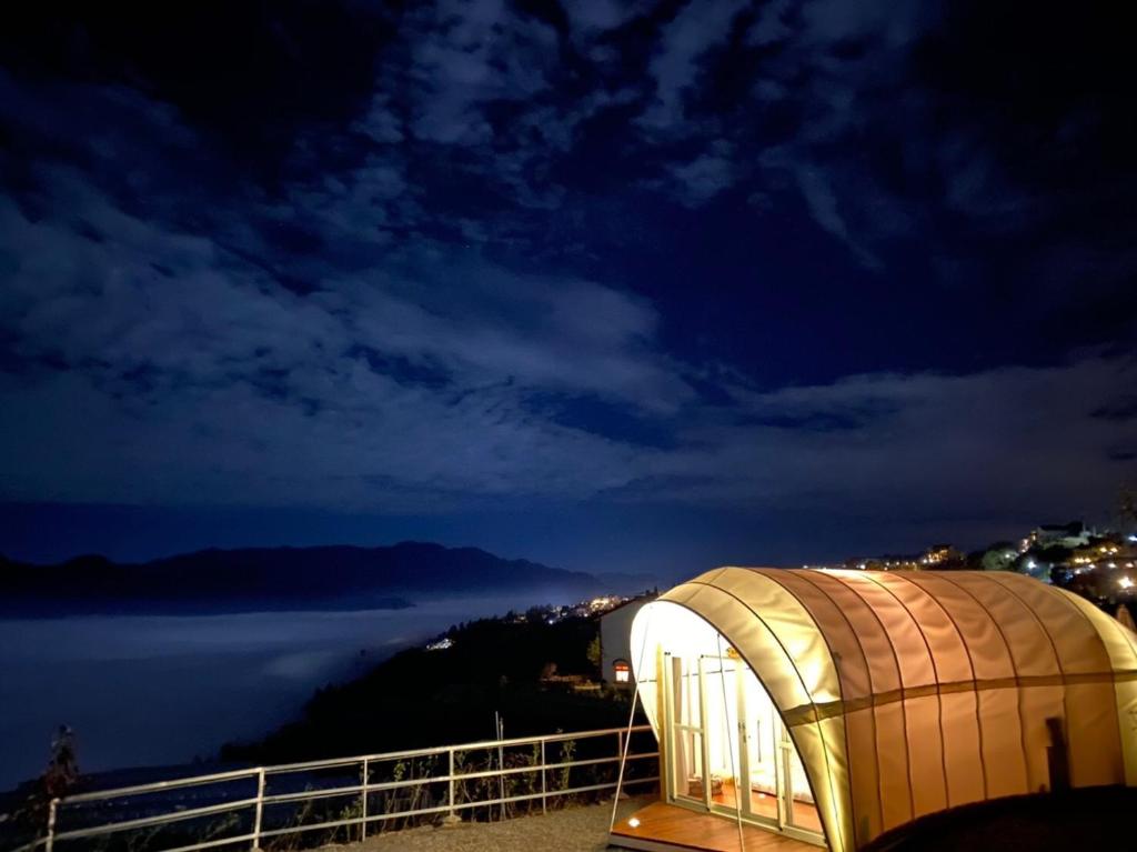 Příroda nedaleko luxury tent