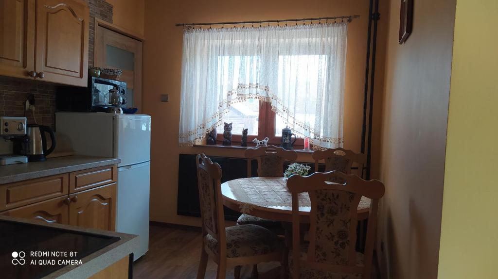 Kuchyňa alebo kuchynka v ubytovaní Agroturystyka Swojska Chata
