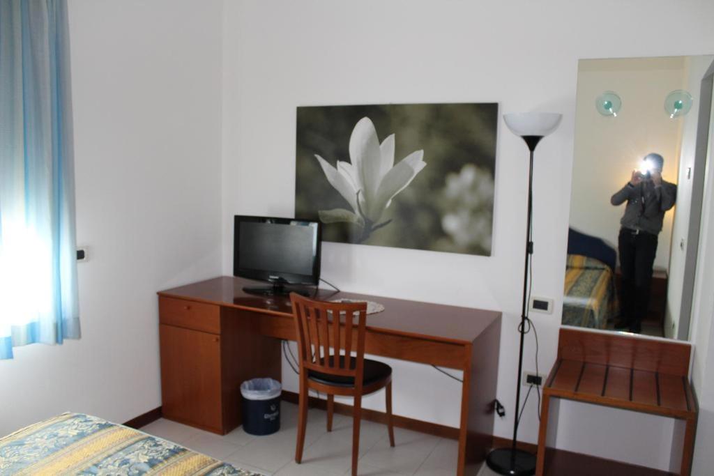 TV a/nebo společenská místnost v ubytování Hotel Riverside