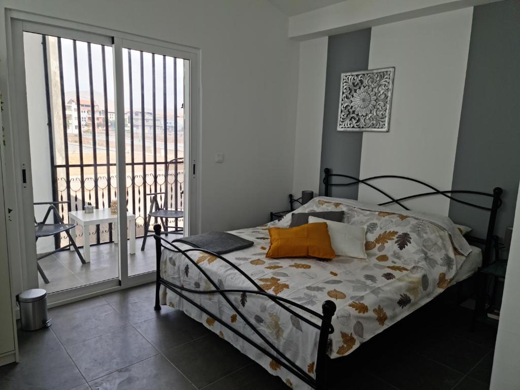Postel nebo postele na pokoji v ubytování Deluxe B&B "Casa Alegria", Tarrafal