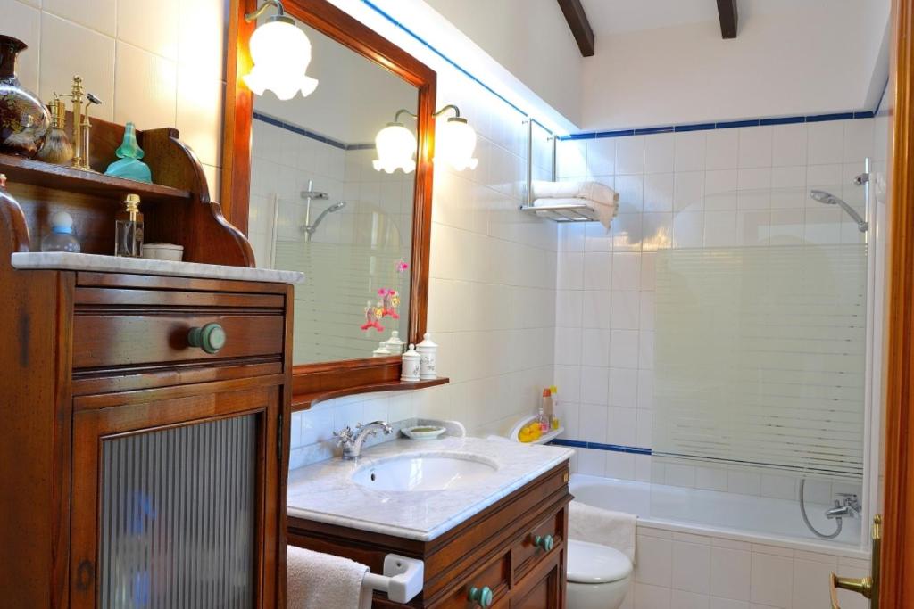 Koupelna v ubytování Villa Casa Binissagar II 106 by Mallorca Charme