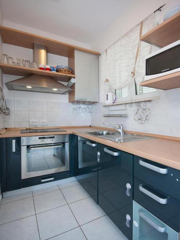 Кухня или мини-кухня в Deluxe Apartment Toni
