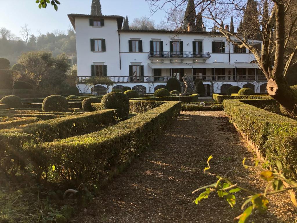 Gartenblick in der Unterkunft VIlla Merlo Ner0 in Florenz