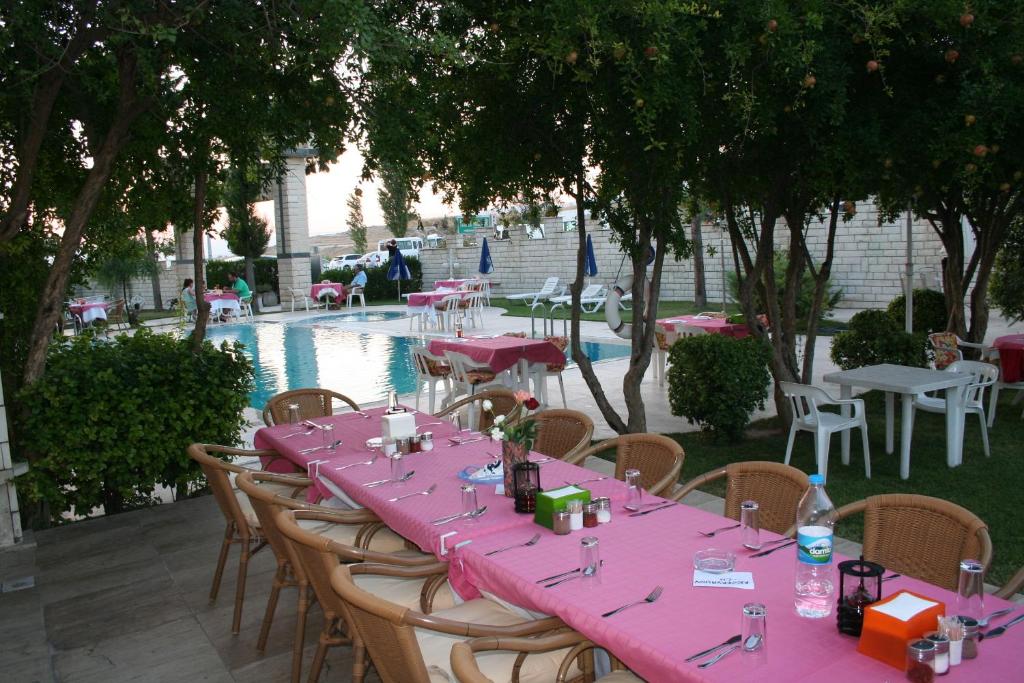 Bazén v ubytování Hotel HAL-TUR nebo v jeho okolí