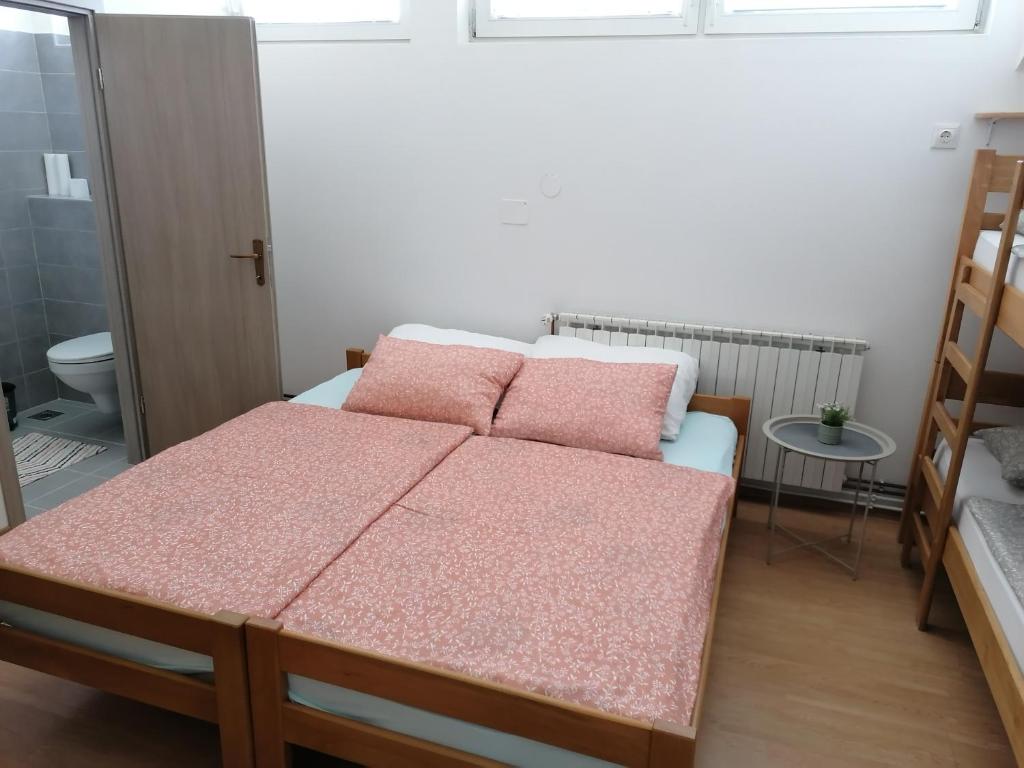 Hostel Poslon - Deluxe Family Room With Private Bathroom