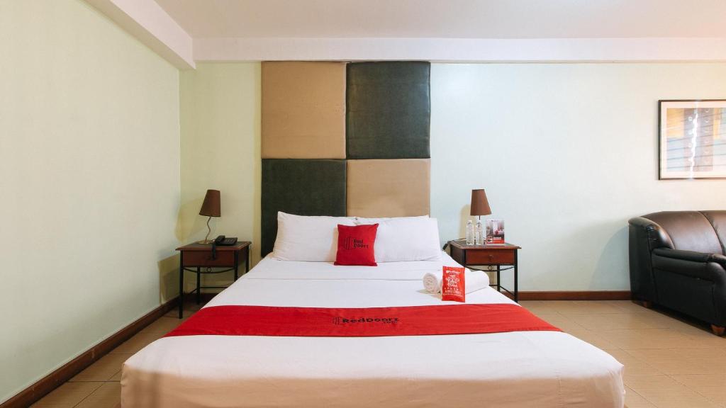 Postel nebo postele na pokoji v ubytování RedDoorz at Timog Avenue Quezon City