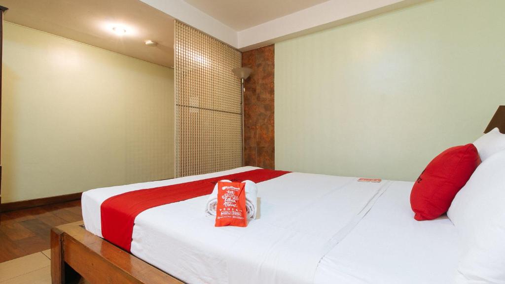 Postel nebo postele na pokoji v ubytování RedDoorz at Timog Avenue Quezon City