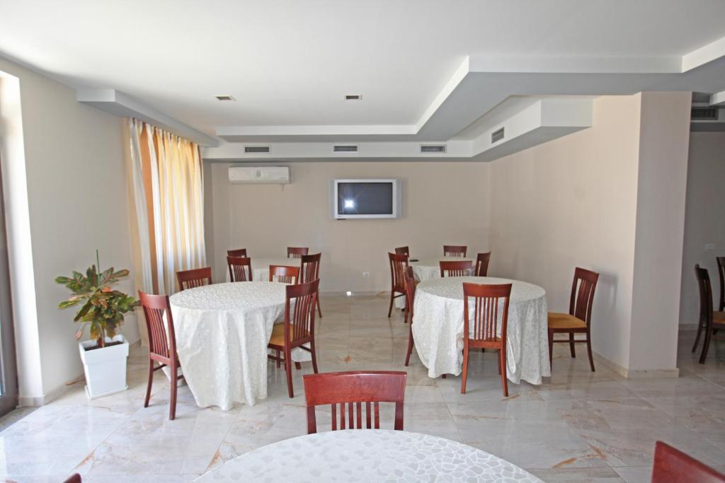 TV a/nebo společenská místnost v ubytování Star Hotel Saranda