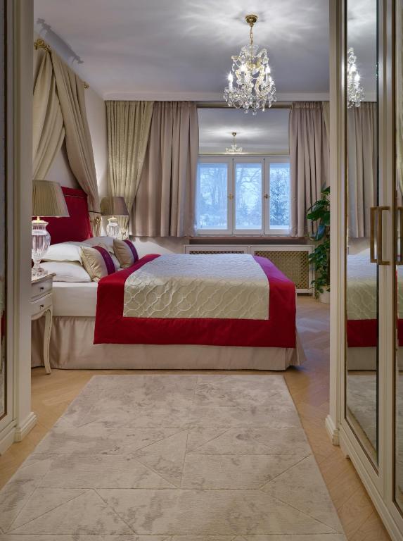 Hotel Schloss Mönchstein - 4