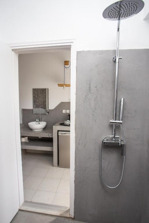 Tinas Plus Hotel - 16