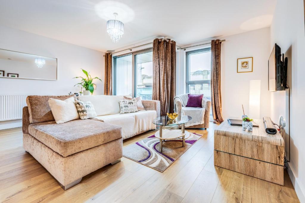 a living room with a couch and a table at Self-contained town centre apartment Queensgate nr Marketfield by Helmswood Serviced Apartments in Redhill