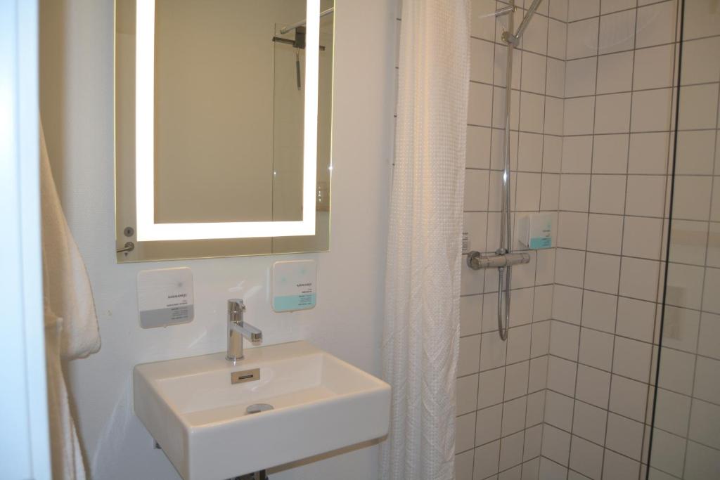 Koupelna v ubytování Refborg Hotel