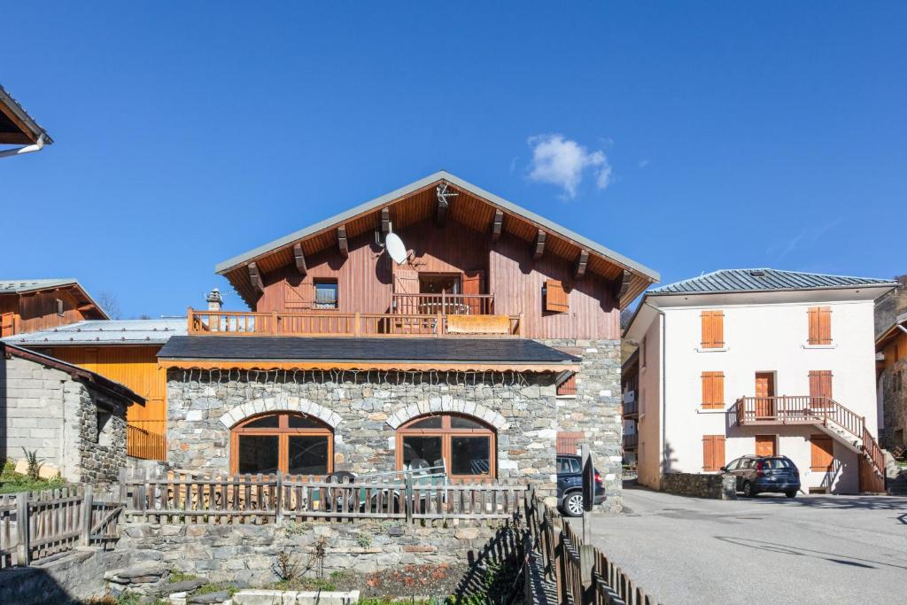a large house with a balcony on top of it at Appartement accueillant à Saint-Martin-de-Belleville in Saint-Martin-de-Belleville