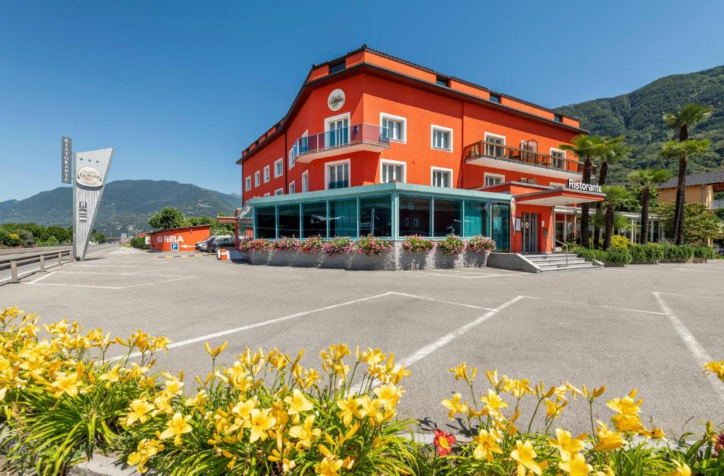 Nespecifikovaný výhled na hory nebo výhled na hory při pohledu z hotelu