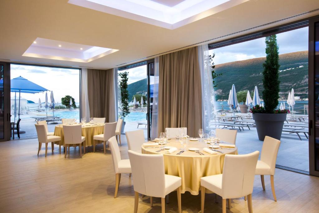 Nespecifikovaný výhled na hory nebo výhled na hory při pohledu z hotelu