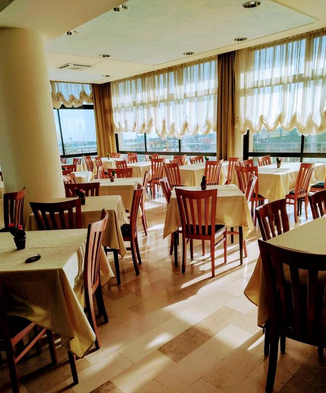 Restaurace v ubytování Hotel Alcazar