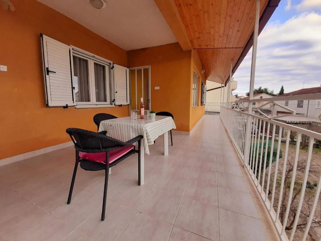 a patio with a table and chairs on a balcony at Apartment Summer Dreams in Kaštela