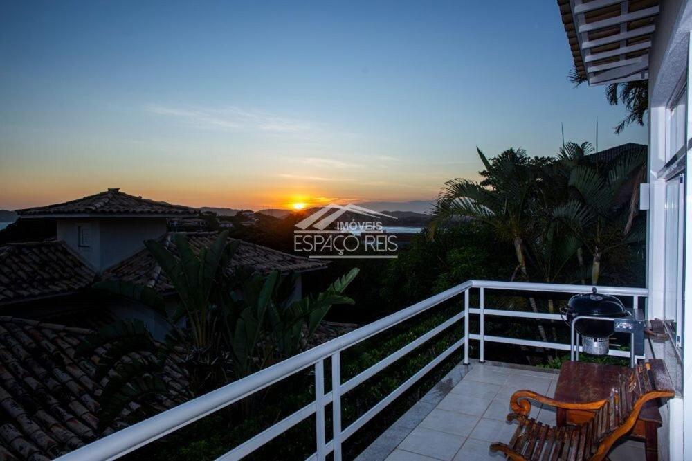  Casa de Condomínio com vista para o mar com 4 Suítes - Ferradurinha