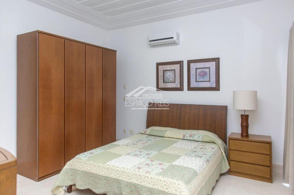  Casa de Condomínio com vista para o mar com 4 Suítes - Ferradurinha