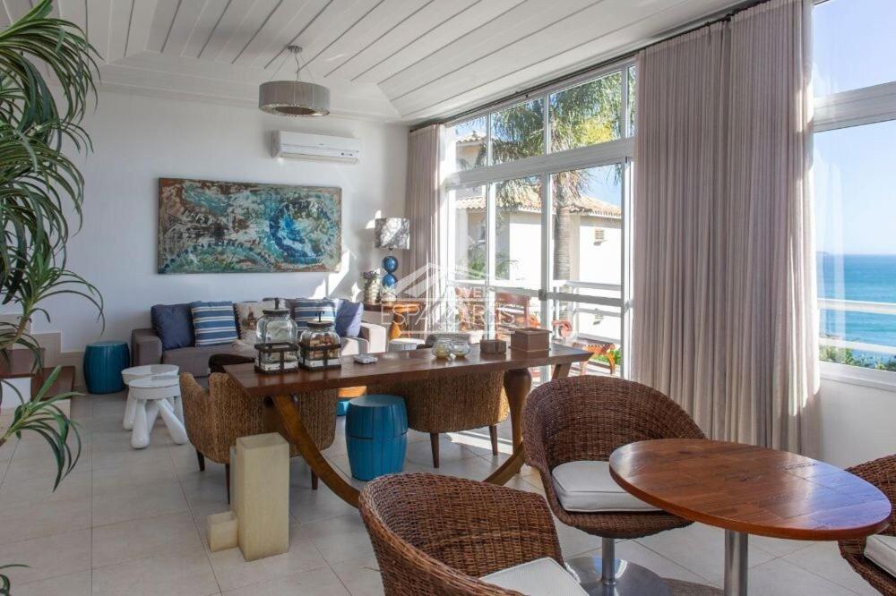  Casa de Condomínio com vista para o mar com 4 Suítes - Ferradurinha