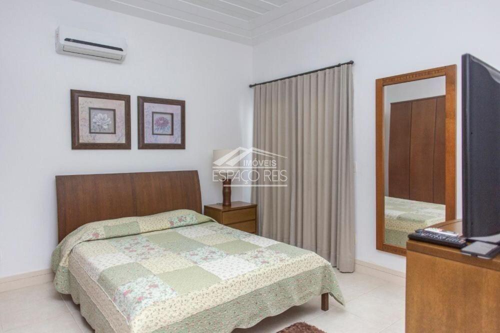  Casa de Condomínio com vista para o mar com 4 Suítes - Ferradurinha