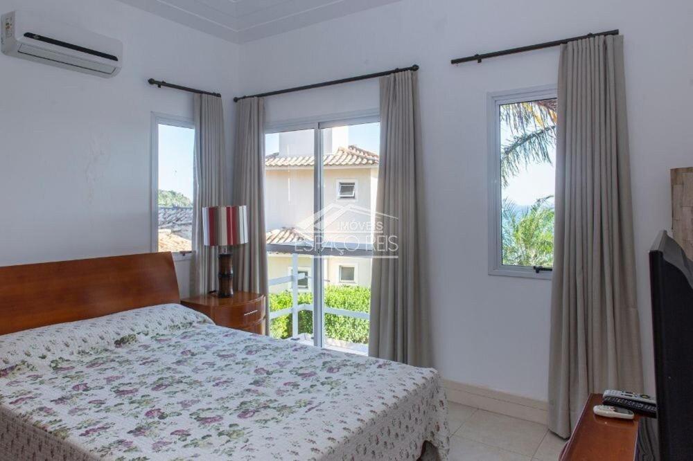  Casa de Condomínio com vista para o mar com 4 Suítes - Ferradurinha